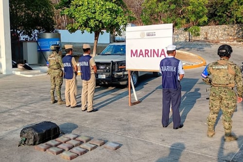 VIDEO: ¡Cocaína flotaba en mar de Huatulco! Así encontró la Marina bultos de droga en puerto de Oaxaca