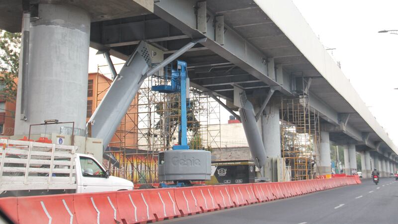 Colocan primeros refuerzos de acero en tramo elevado de la Línea 12 del metro