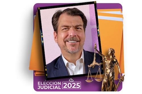 ¿Una cita... con la justicia? Él es Carlos Odriozola, candidato a la Corte que hace campaña en Tinder