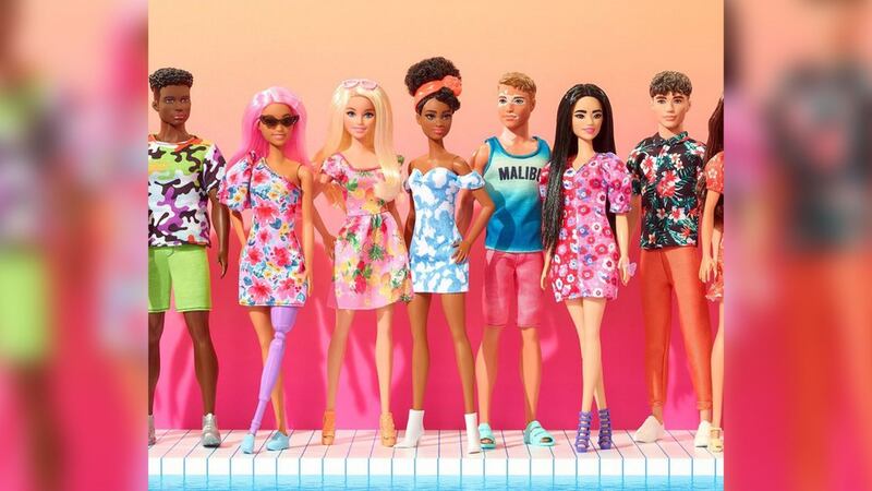 Barbie por la inclusividad: Mattel saca muñecas con discapacidad auditiva y vitiligo