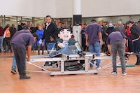 ¡Ni los supersónicos ni Musk! Estudiantes presentan auto volador en Base Aérea de Santa Lucía