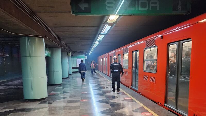 Humo, retrasos y empujones: Usuarios reportan ‘caos’ en 4 Líneas del Metro de la CDMX