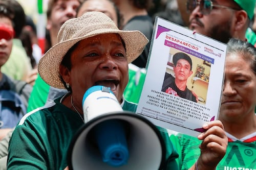 Madres buscadoras protestan en Calzada de Tlalpan antes del México vs. Ecuador: ‘Deben 135 mil vidas’