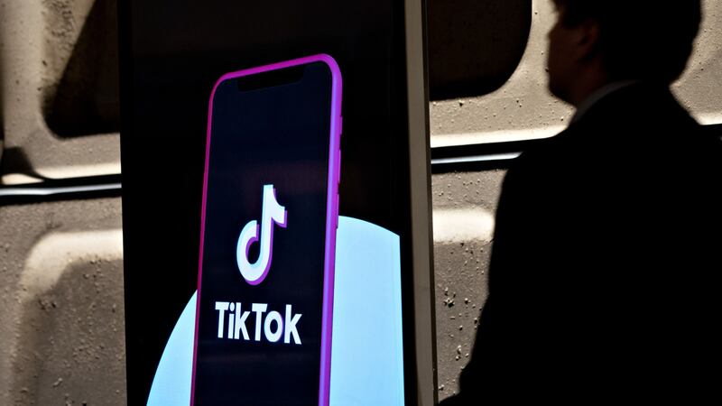 ¿Por qué tantas ‘señoras’ te etiquetan en TikTok? Así puedes evitar el nuevo tipo de fraude