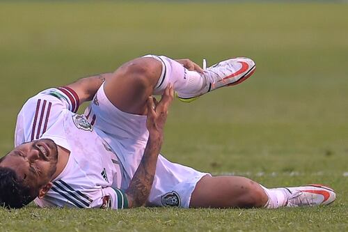 ‘Tecatito’ Corona regresa al quirófano por lesión; ¿Cuándo volverá a jugar con el Sevilla?