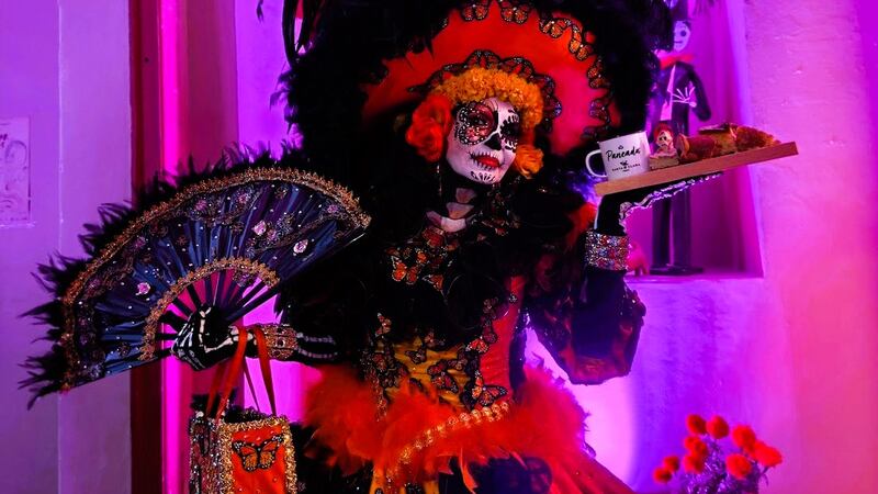 Pan de muerto con chocolate blanco y tocino: Top 3 de los mejores de la Paneada 2025