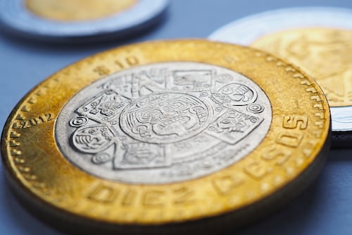 Peso avanza en espera de reanudación del diálogo de EU e Irán: Así cotiza ante el dólar