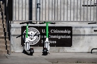 ‘Lo prometido es deuda’: EU podría suspender permisos de trabajo para solicitantes de asilo por años