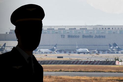 Piloto ‘ventila’ que AICM no tiene radar meteorológico: ‘En otros aeropuertos saben dónde pasar, aquí no’