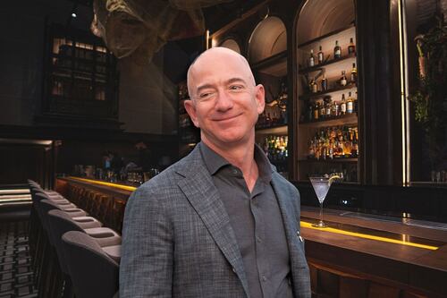 Dueño de Amazon visita bar de CDMX, el mejor del mundo: ¿Cuánto cuesta ir al Handshake?