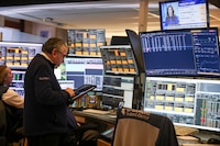 Wall Street cierra ‘abotargado’: Tensiones en Ormuz afectan resultados bursátiles