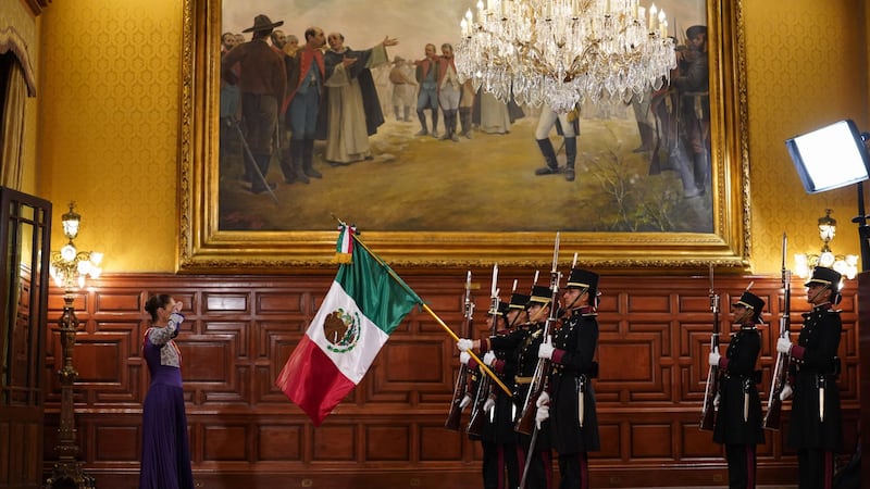 Escolta de mujeres en el ‘Grito’ de Sheinbaum: Ellas son las militares que acompañaron a la presidenta