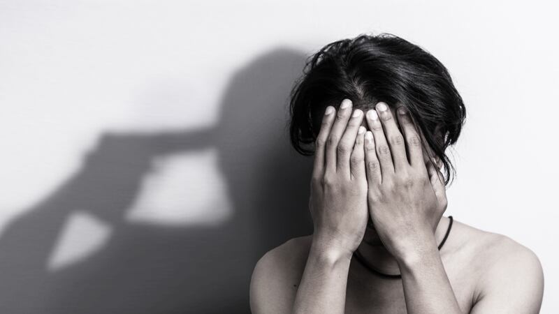 Suicidio en jóvenes: Estas conductas pueden ‘encender las alarmas’, según especialistas