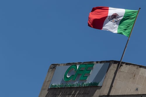 A punto de perder grado de inversión: Moody’s baja calificación de CFE por primera vez en dos años