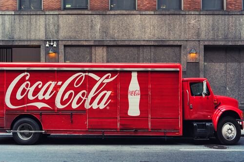 Coca-Cola empleará a más de mil jóvenes para programa del gobierno de AMLO