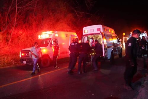 Tragedia en Nayarit: Identifican a 9 de los 18 fallecidos del autobús que se fue a un barranco
