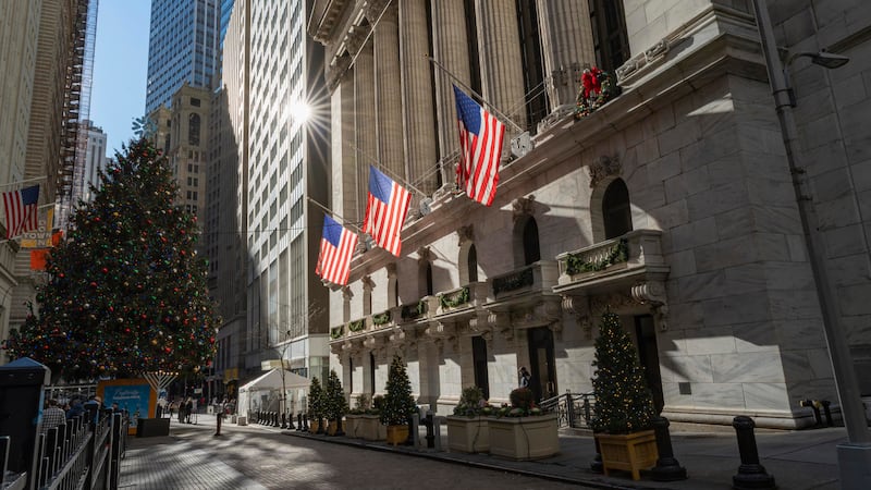 Wall Street cierra ‘bipolar’: Activos de riesgo moderados no terminan de ayudar al mercado