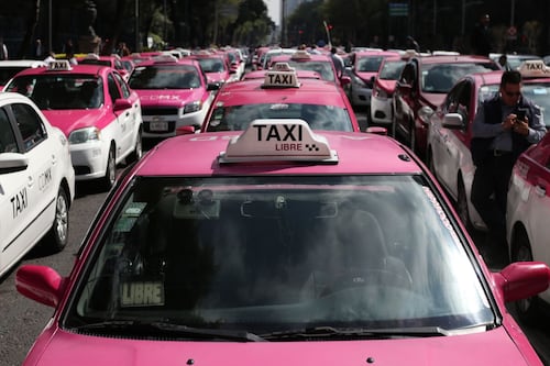 Se unen ‘agua y aceite’: Uber y taxistas se alían para integrar carros concesionados tras años de disputa