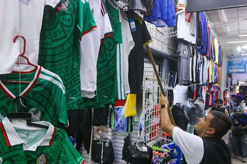 El IMPI da otro golpe a la piratería mundialista a locales del Centro Histórico, ahora por 6.3 mdp