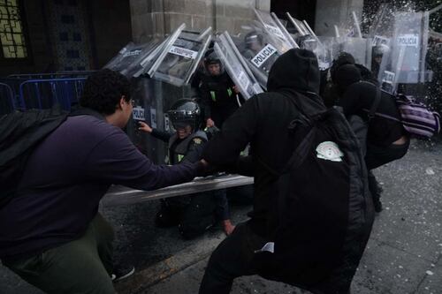 Policías de CDMX marchan HOY por agentes lesionados el 2 de octubre: ‘No somos carne de cañón’
