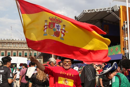 ‘¡Vamos a Cibeles!’: Con la bandera de España en Tenochtitlan, el Zócalo se despide de la Copa del Mundo