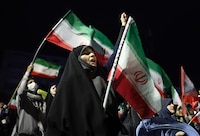 Irán responde a EU y le ataca base militar: Trump asegura que habrá acuerdo de alto al fuego