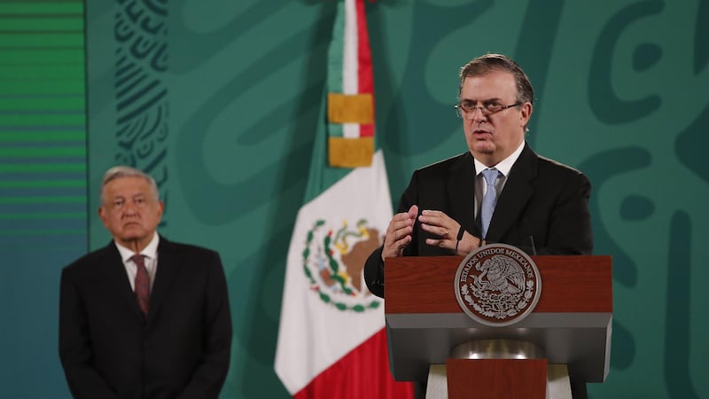 Ebrard da pistoletazo de inicio a la sucesión presidencial