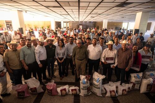 Ganaderos y agricultores de Sinaloa reciben 35 mdp en apoyos