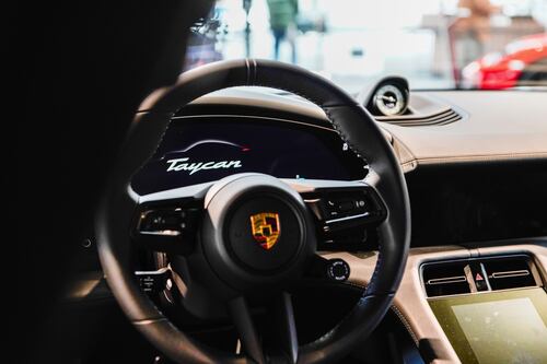 Tu carro se podría actualizar al ‘estilo Netflix’; autos se encaminan a convertir en una plataforma software