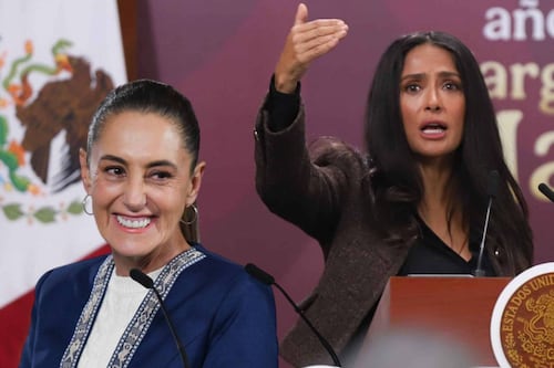 Salma Hayek le ‘echa flores’ a Sheinbaum por apoyo al cine: ‘Quizá lo que no teníamos era esta presidenta’