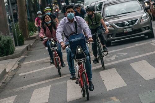 ¿50 minutos de Pantitlán a Insurgentes? Caravana invita a ‘godínez’ a llegar al trabajo en bici