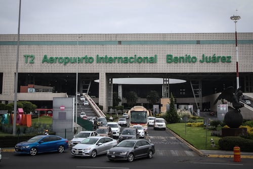 Restabecen circulación en terminal 1 del AICM tras manifestación