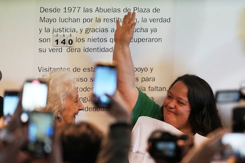 Abuelas de Plaza de Mayo encuentra al nieto 140, desaparecido en la dictadura argentina