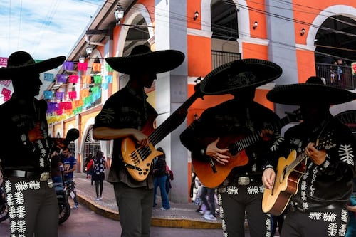 Vestidos como mariachis: Grupo armado ataca a personas en Mercado Morelos de Puebla