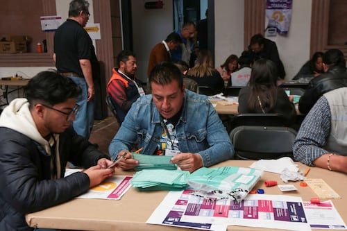 Es la equidad electoral, presidenta