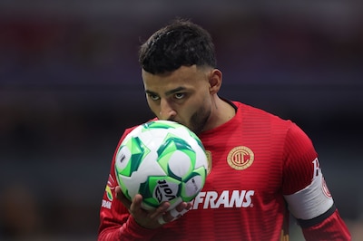 Alexis Vega no juega contra LAFC por la convocatoria de Javier Aguirre al Mundial 2026. (Foto: Cuartoscuro)