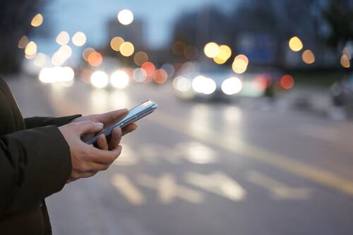 Uber incorpora nueva función de video en vivo para reforzar la seguridad de los adolescentes durante sus traslados