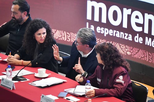 Juego de vencidas en la casa guinda