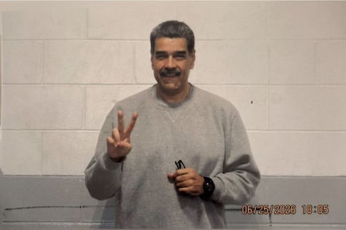 Nicolás Maduro reaparece ‘sonriente’: Publican fotos desde cárcel de NY como ‘regalo de amor y esperanza’