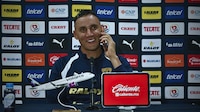 ¡Se puso NERVIOSO! Keylor Navas vive divertido momento tras LLAMADA de su esposa en plena conferencia