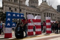 Diputados de Argentina aprueban proyecto para refinanciar deuda con el FMI