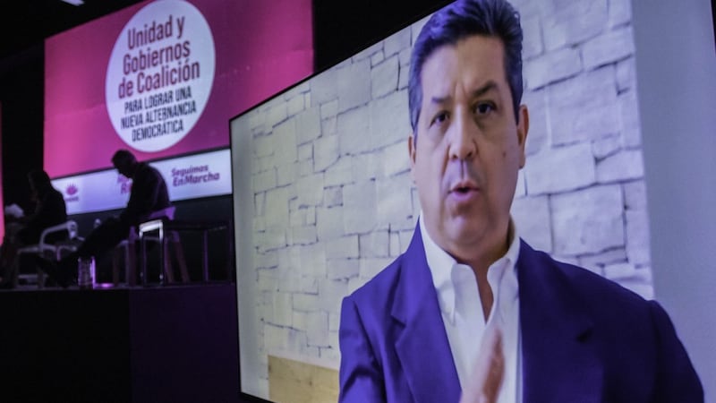 Corte revoca amparo al exgobernador García Cabeza de Vaca; reactivan orden de aprehensión