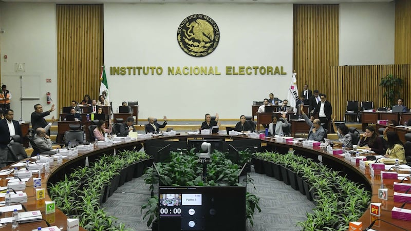 Reforma electoral es una ‘regresión’ de 45 años: ‘Pone en riesgo imparcialidad’, dicen consejeros del INE