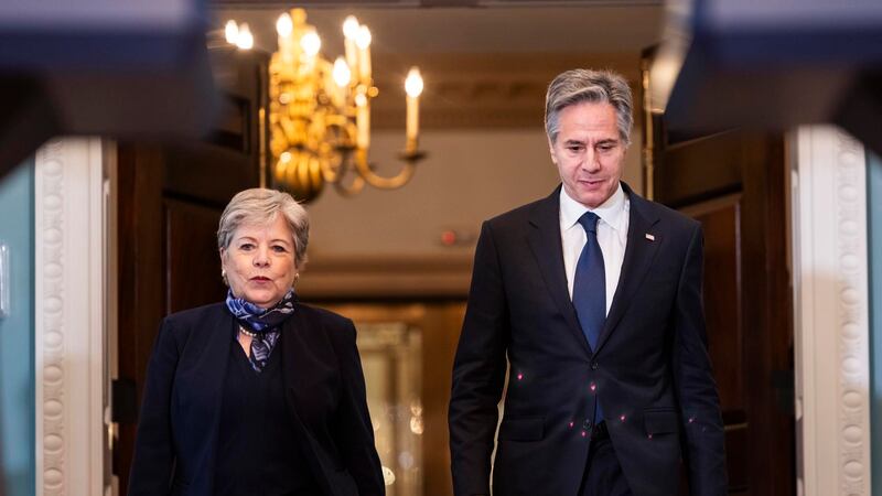 Barrera de boyas en Texas: México y EU trabajarán en conjunto para intentar retirarlas