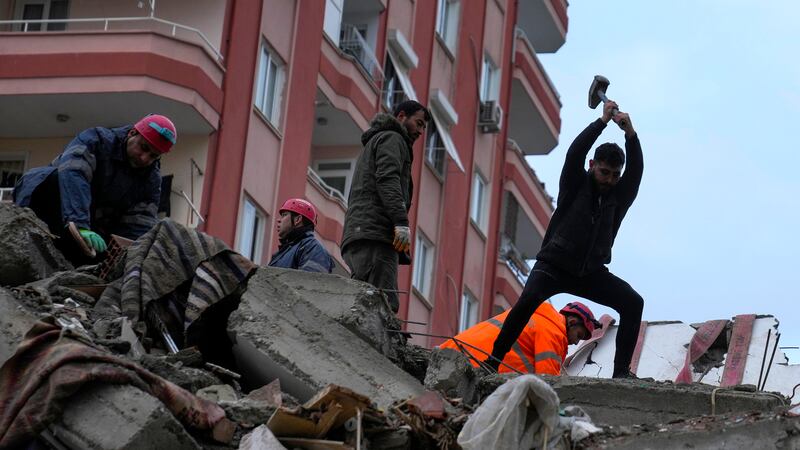 Terremoto en Turquía y Siria: Se cuentan 20,700 muertos; se abandonan labores de rescate