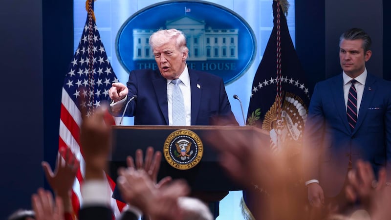 Trump amenaza a Irán: Promete ataque ‘más fuerte que nunca’ si no respetan acuerdo y cierran Ormuz