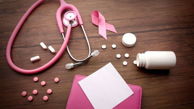 Cáncer de mama, un alto precio: Recortes y falta de medicamentos elevan costos de la enfermedad
