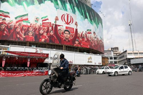 Iraníes ‘retan’ a Trump: Forman cadenas humanas en centrales eléctricas y puentes tras amenazas de EU