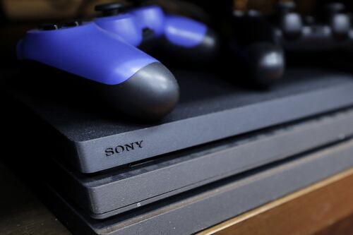 Nuevos 'jugadores' en mercado de servicio de videojuegos empuja a Sony a recortar precio del suyo