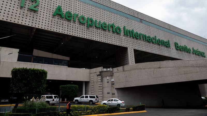 Gobierno cede ‘un pasito’; otorga 18 días más a aerolíneas cargueras para mudarse